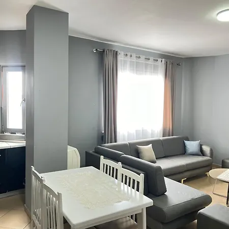 Apartman Boulevard Views - Spacious Tirana