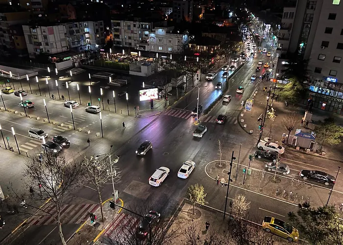 Boulevard Views - Spacious *