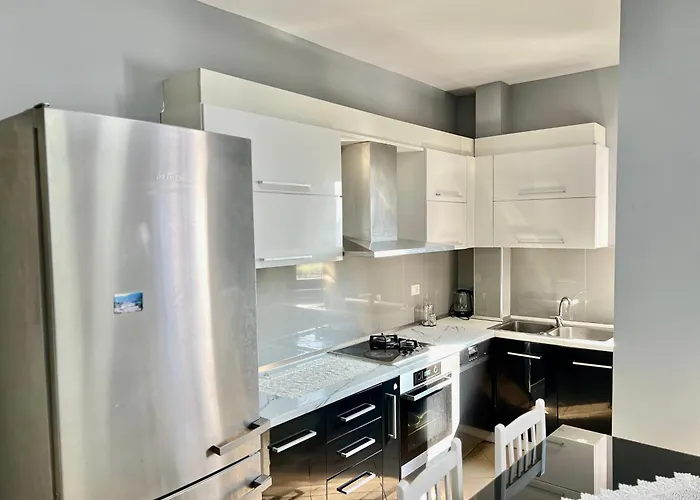 Boulevard Views - Spacious Tirana