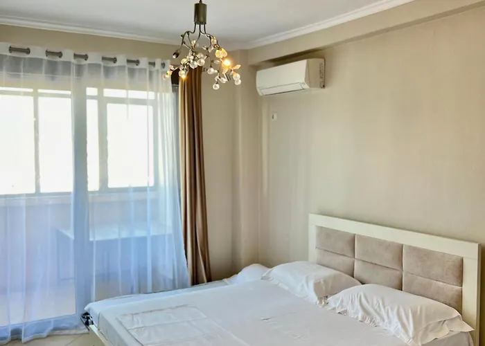 Boulevard Views - Spacious * Tirana